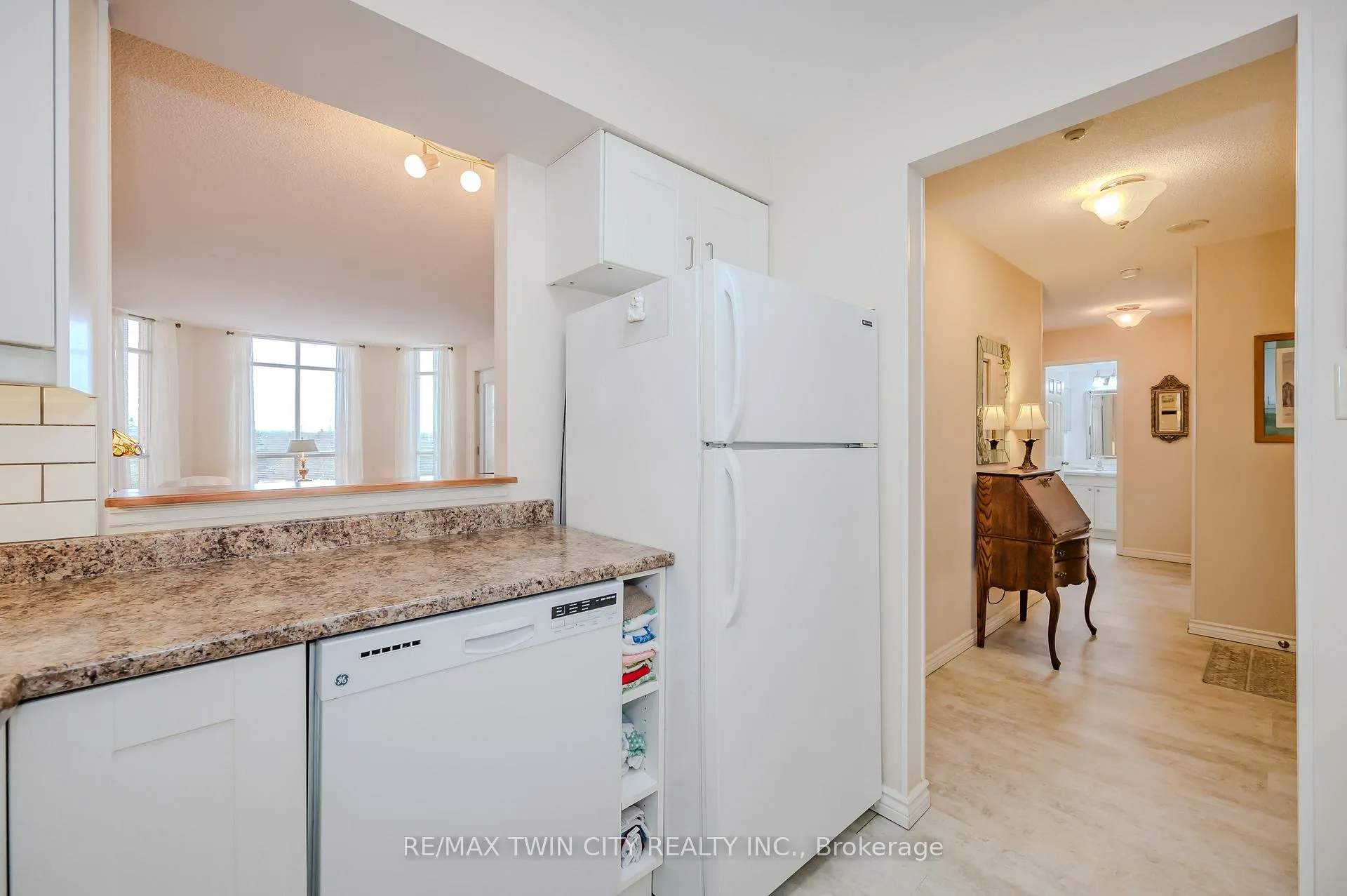 Photo 6 of Unit 409, 1414 King Street E, Kitchener — HOMEH