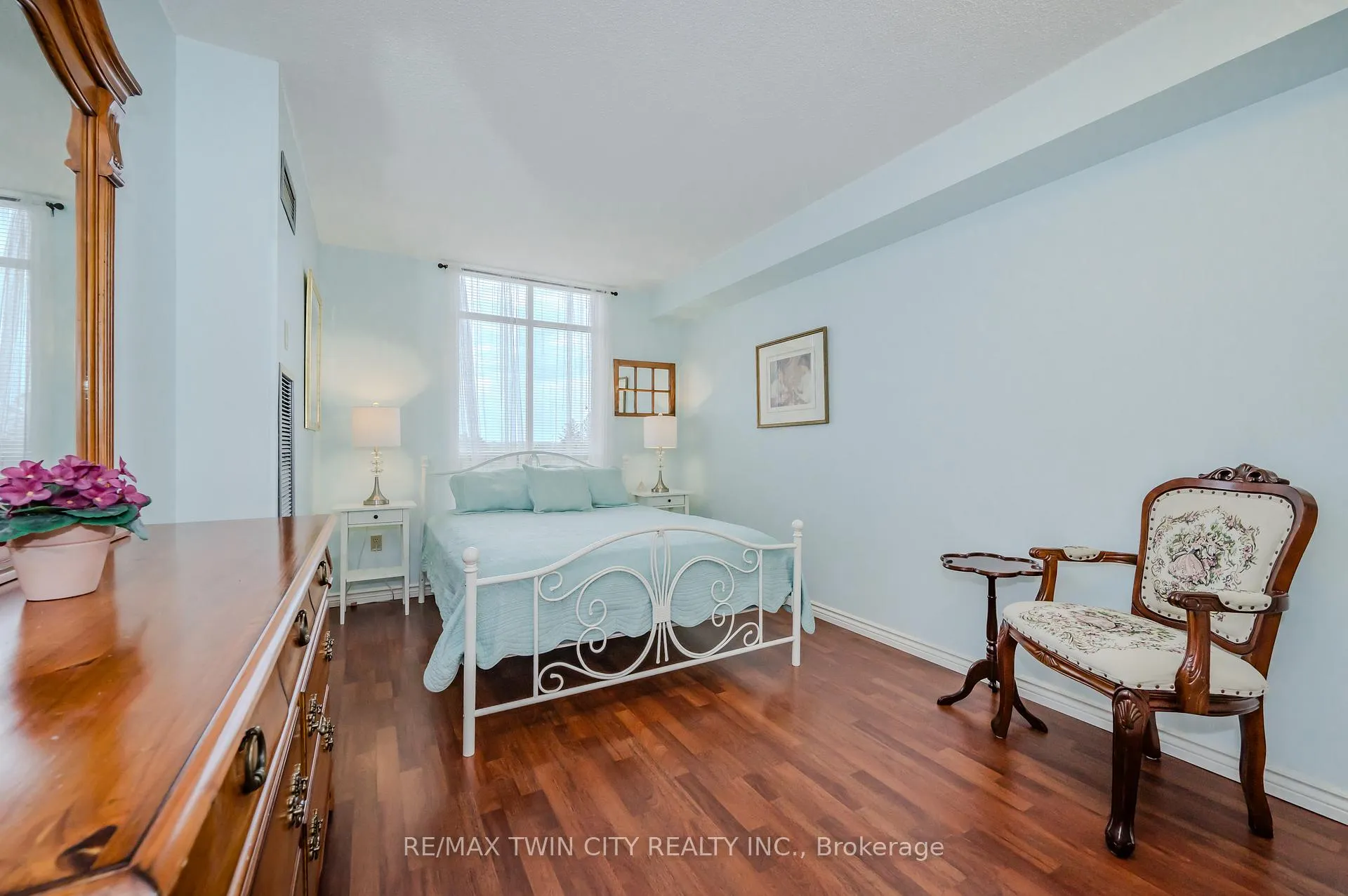 Photo 8 of Unit 409, 1414 King Street E, Kitchener — HOMEH