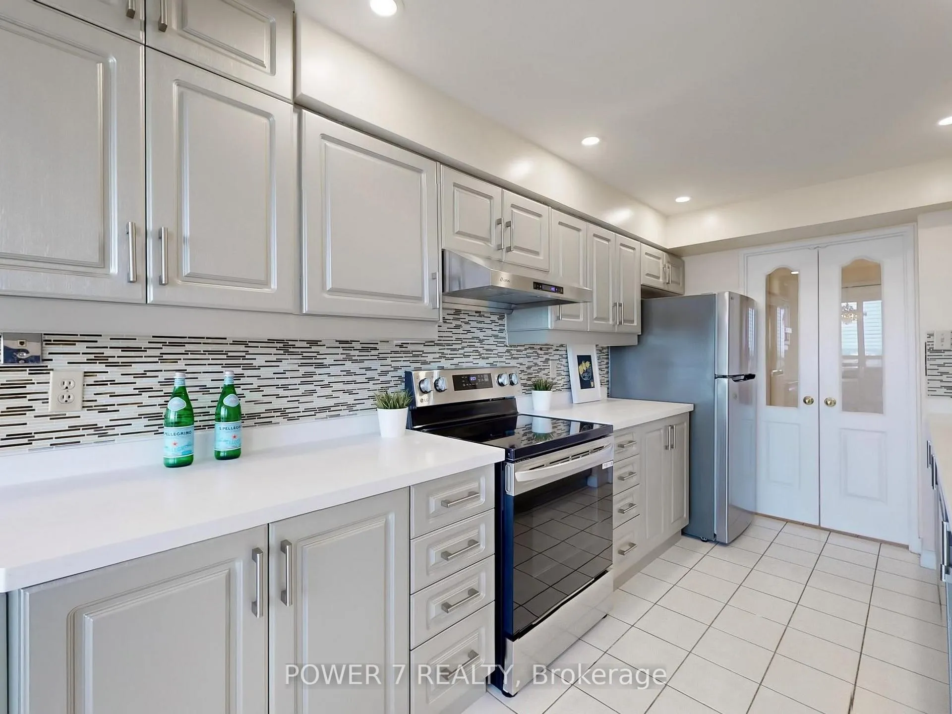 Photo 13 of Unit 1603, 7 Townsgate Drive, Vaughan, Crestwood-Springfarm-Yorkhill — HOMEH