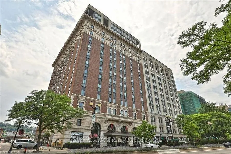 Front of Unit 419, 118 King Street E