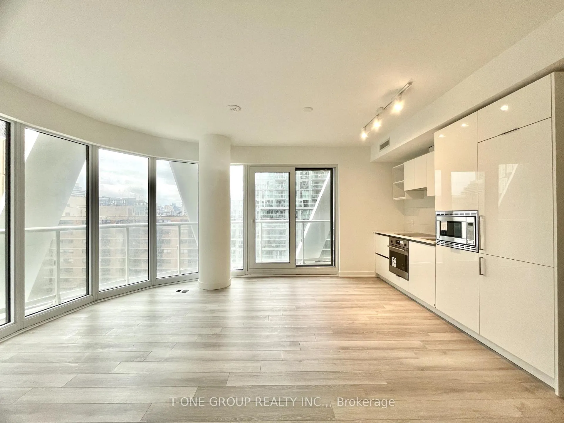 Photo 1 of Unit 830, 230 Simcoe Street, Toronto, Kensington-Chinatown — HOMEH