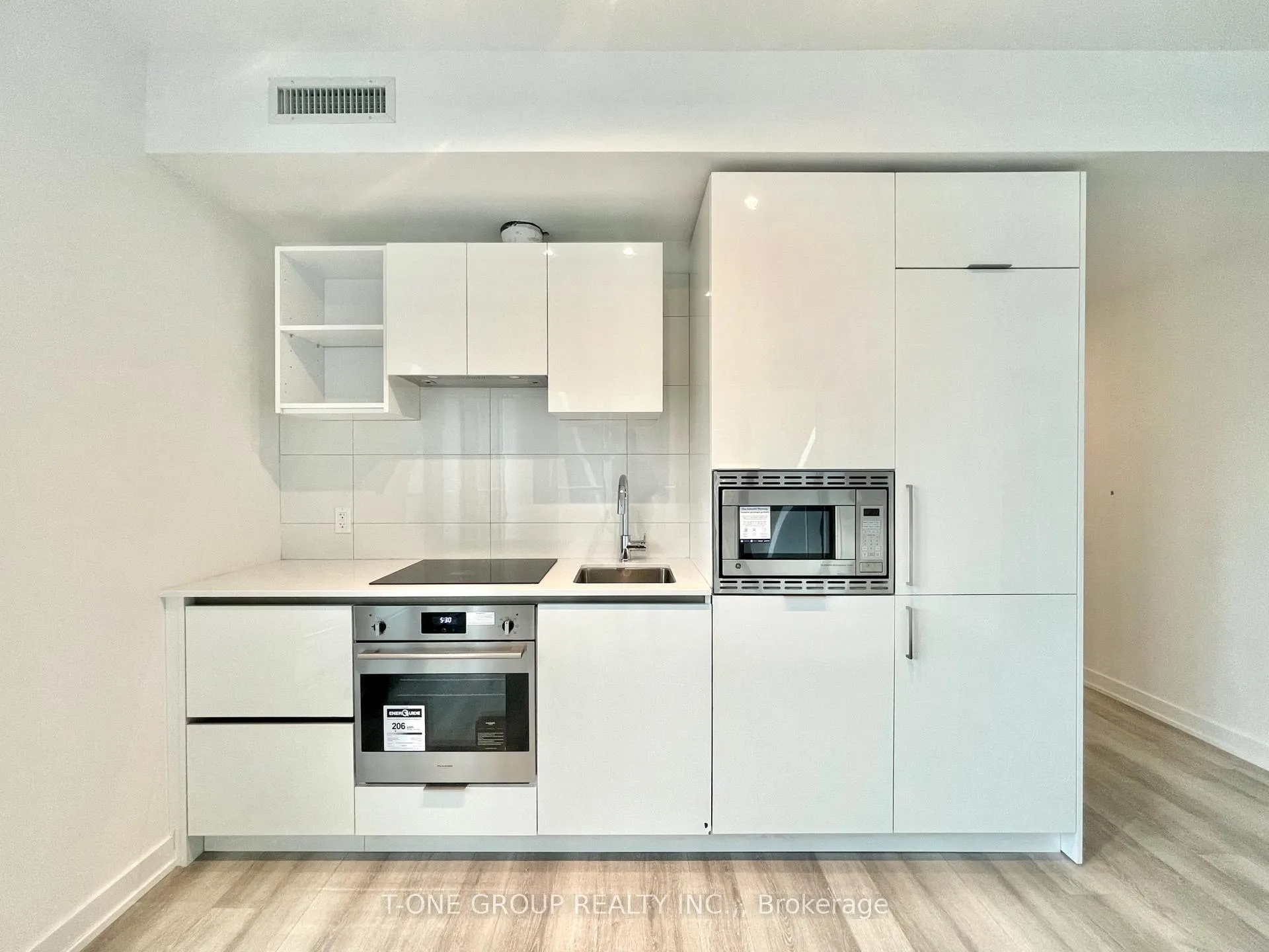 Photo 4 of Unit 830, 230 Simcoe Street, Toronto, Kensington-Chinatown — HOMEH
