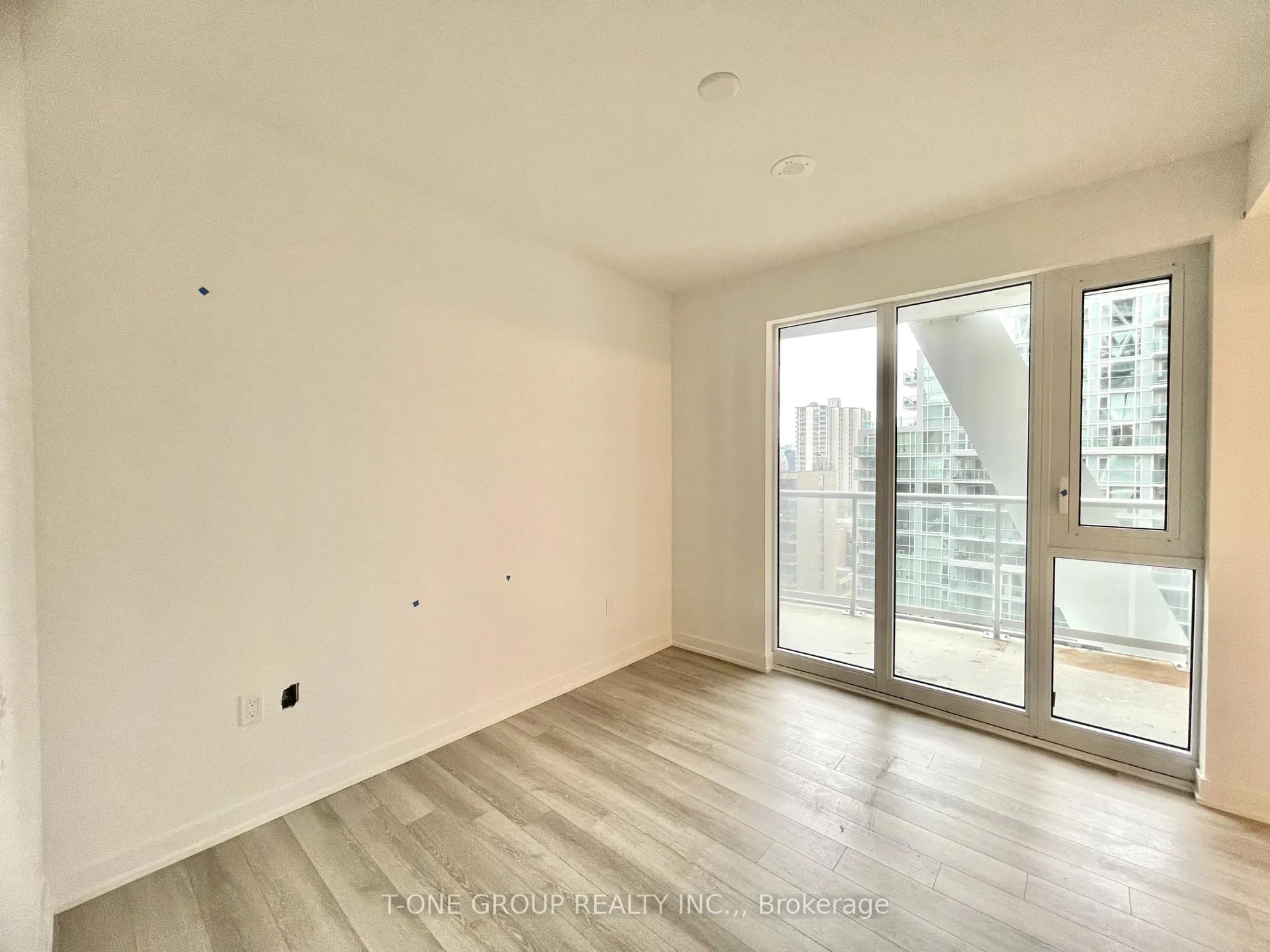 Photo 5 of Unit 830, 230 Simcoe Street, Toronto, Kensington-Chinatown — HOMEH