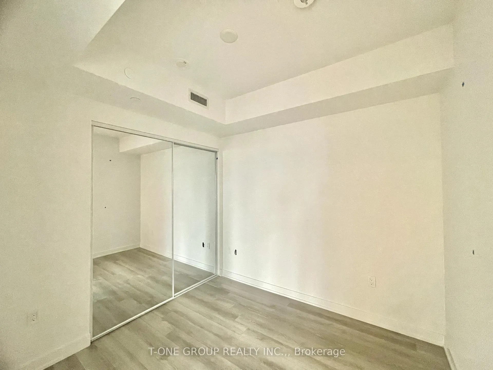 Photo 9 of Unit 830, 230 Simcoe Street, Toronto, Kensington-Chinatown — HOMEH