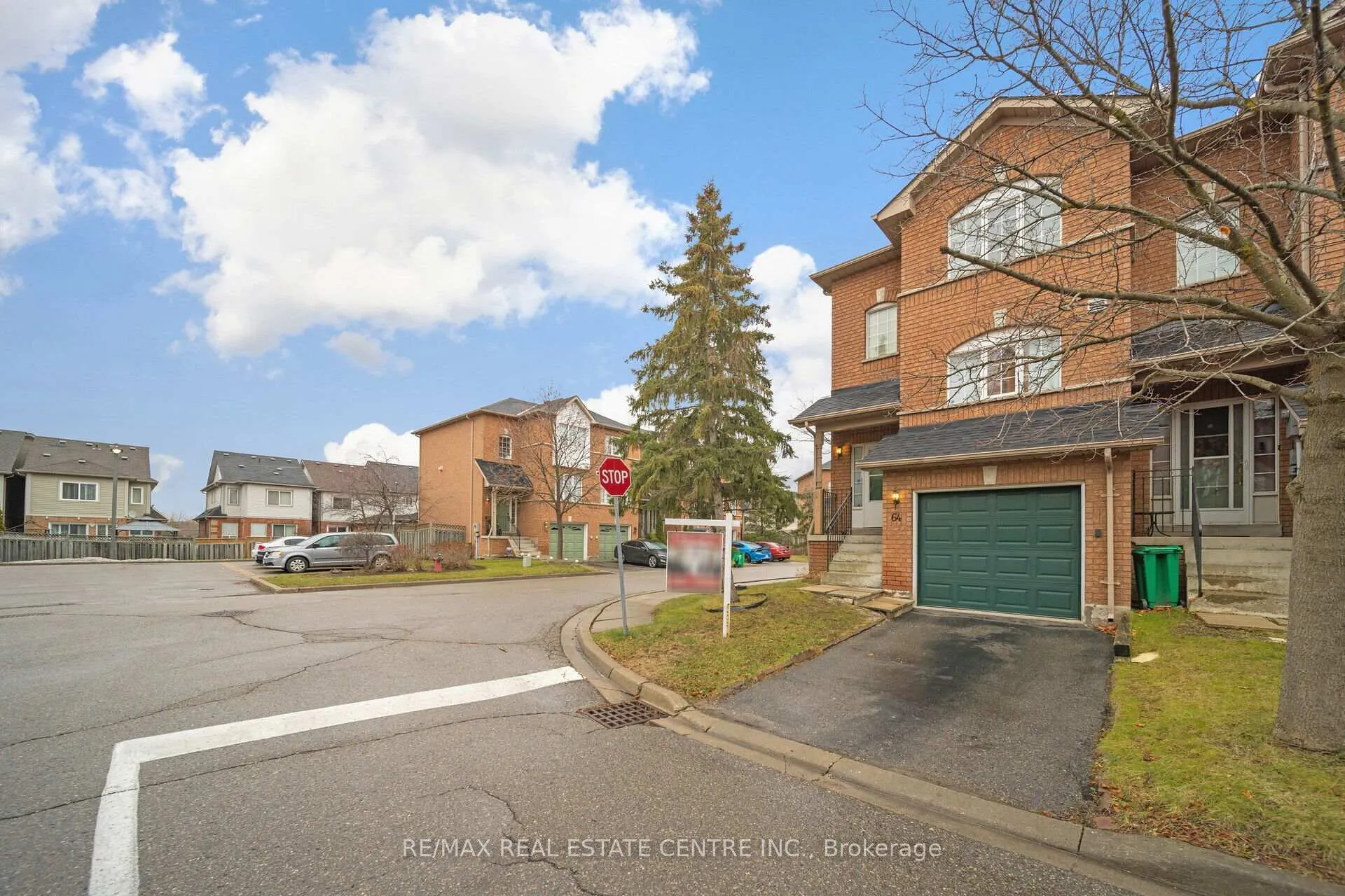 Photo 2 of Unit 64, 65 Brickyard Way, Brampton, Brampton North — HOMEH