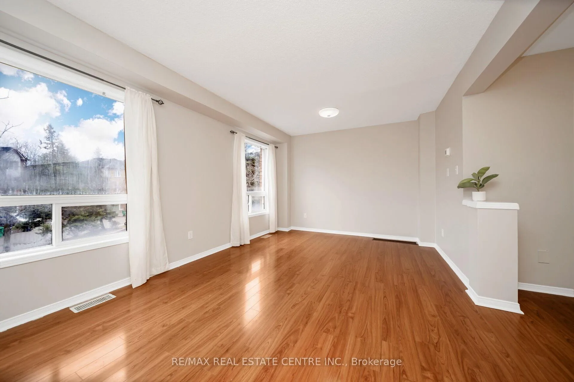 Photo 10 of Unit 64, 65 Brickyard Way, Brampton, Brampton North — HOMEH