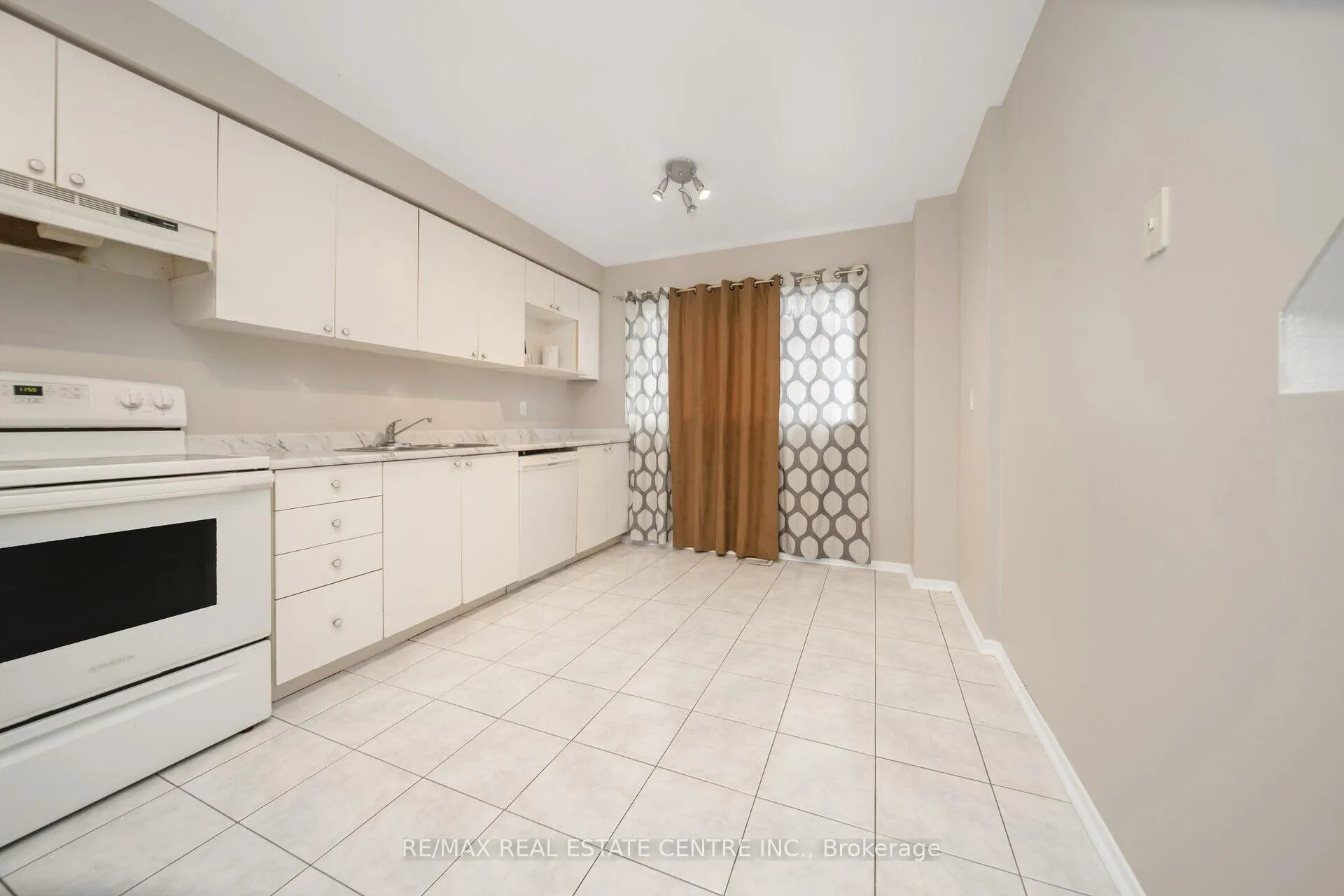 Photo 14 of Unit 64, 65 Brickyard Way, Brampton, Brampton North — HOMEH