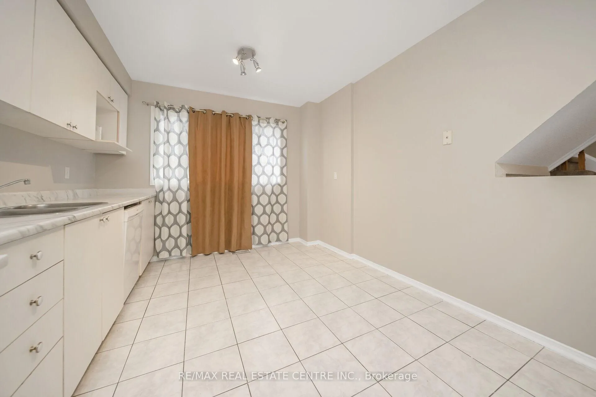 Photo 15 of Unit 64, 65 Brickyard Way, Brampton, Brampton North — HOMEH