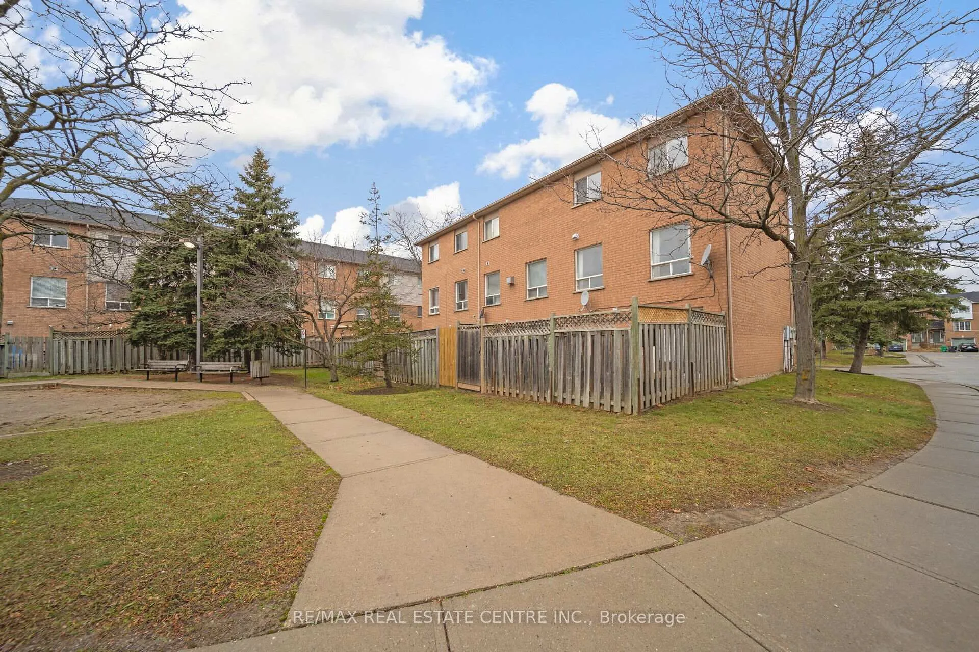 Photo 37 of Unit 64, 65 Brickyard Way, Brampton, Brampton North — HOMEH