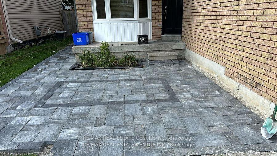 Photo 2 of 14 Lindsay Court, Barrie, 400 North — HOMEH