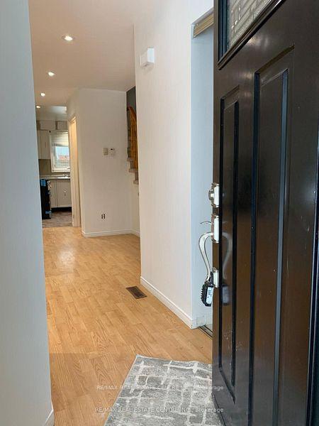 Photo 3 of 14 Lindsay Court, Barrie, 400 North — HOMEH