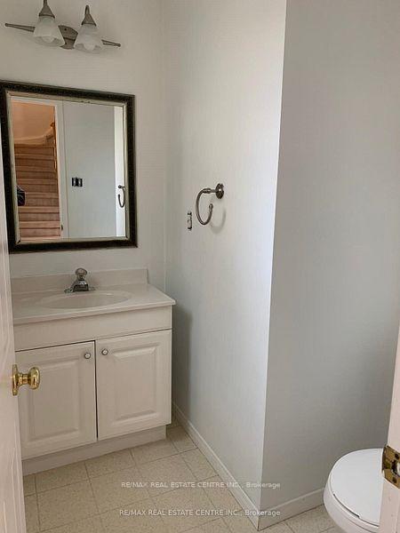 Photo 8 of 14 Lindsay Court, Barrie, 400 North — HOMEH