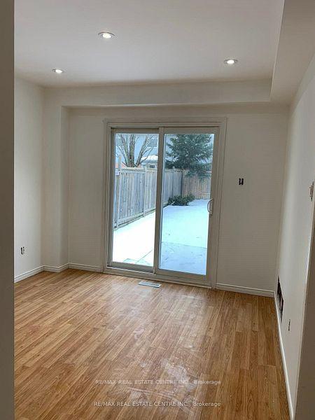Photo 9 of 14 Lindsay Court, Barrie, 400 North — HOMEH