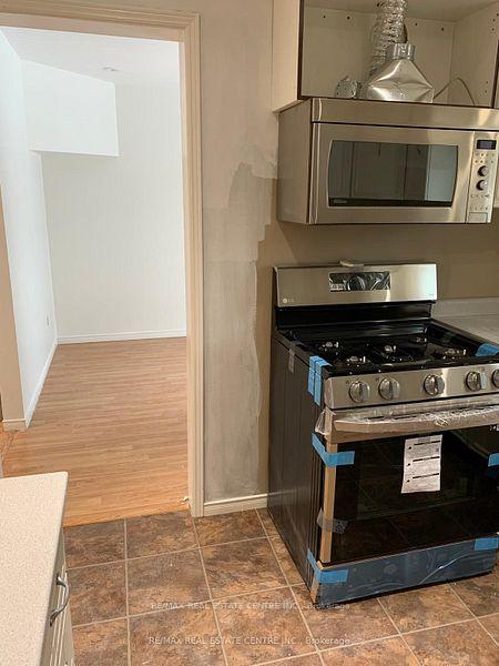 Photo 10 of 14 Lindsay Court, Barrie, 400 North — HOMEH