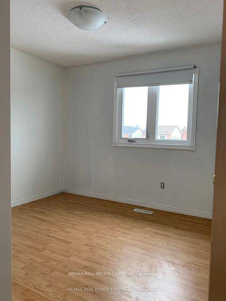 Photo 16 of 14 Lindsay Court, Barrie, 400 North — HOMEH