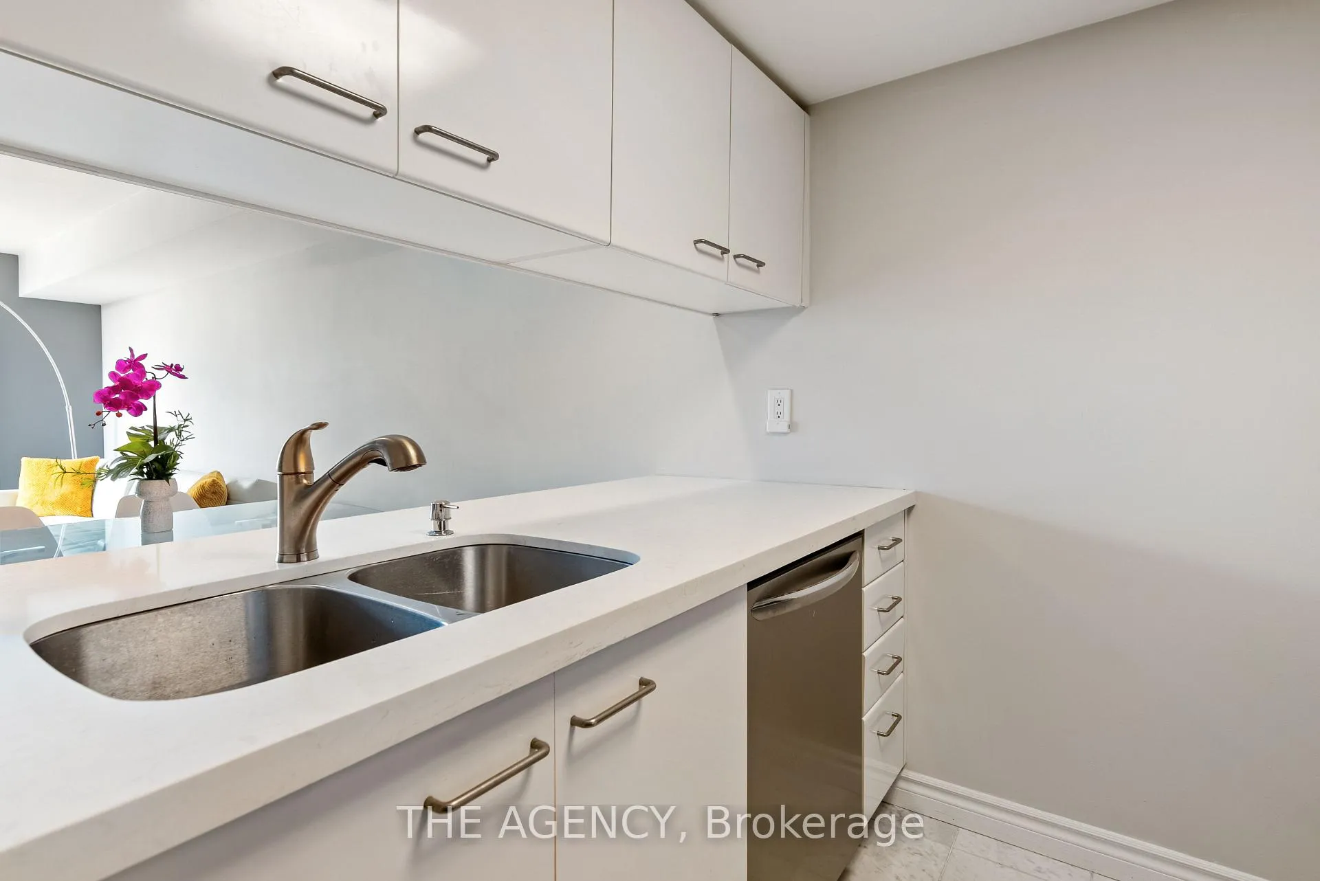 Photo 9 of Unit 3301, 38 Elm Street, Toronto, Bay Street Corridor — HOMEH