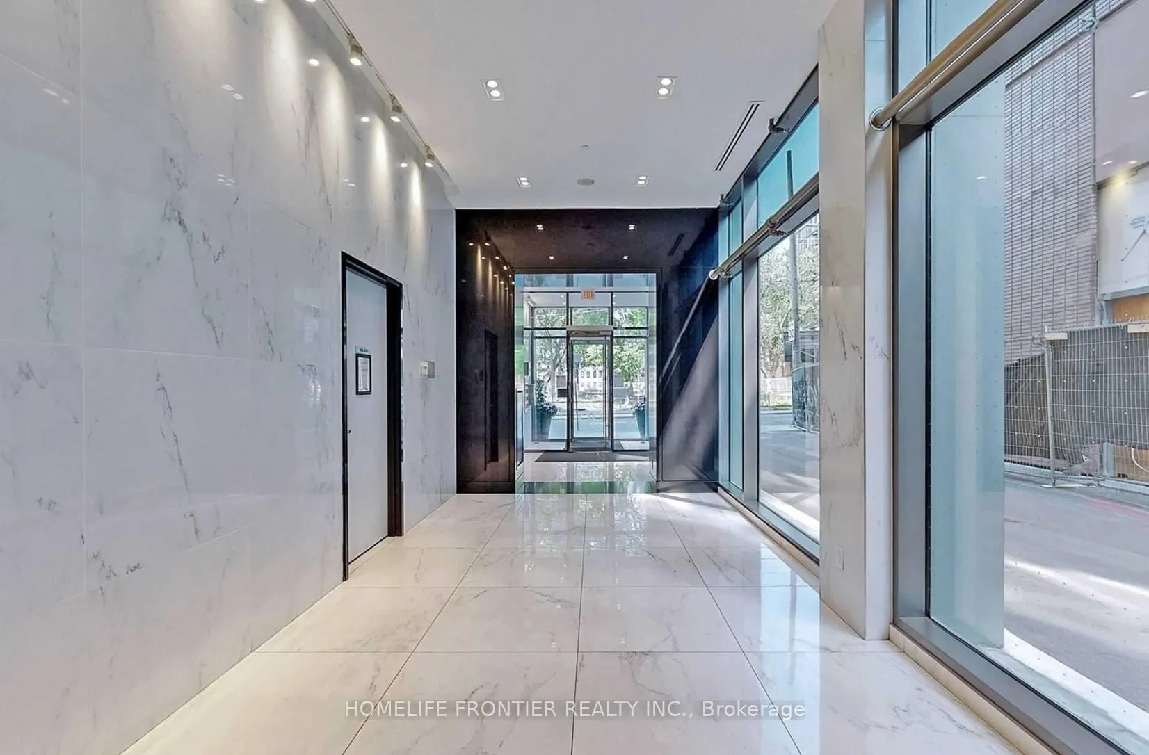 Photo 3 of Unit 825, 39 Brant Street, Toronto, Waterfront Communities — HOMEH