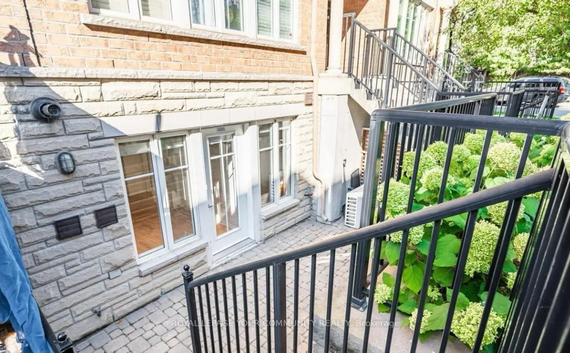 Photo 2 of Unit 805, 46 Western Battery Road E, Toronto, Niagara — HOMEH