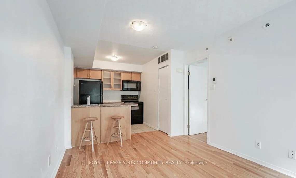 Photo 5 of Unit 805, 46 Western Battery Road E, Toronto, Niagara — HOMEH