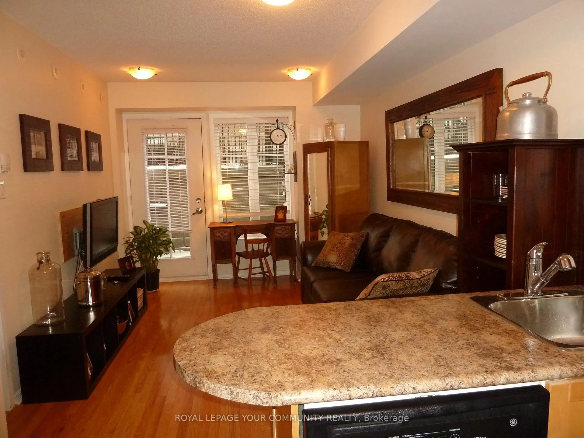 Photo 10 of Unit 805, 46 Western Battery Road E, Toronto, Niagara — HOMEH