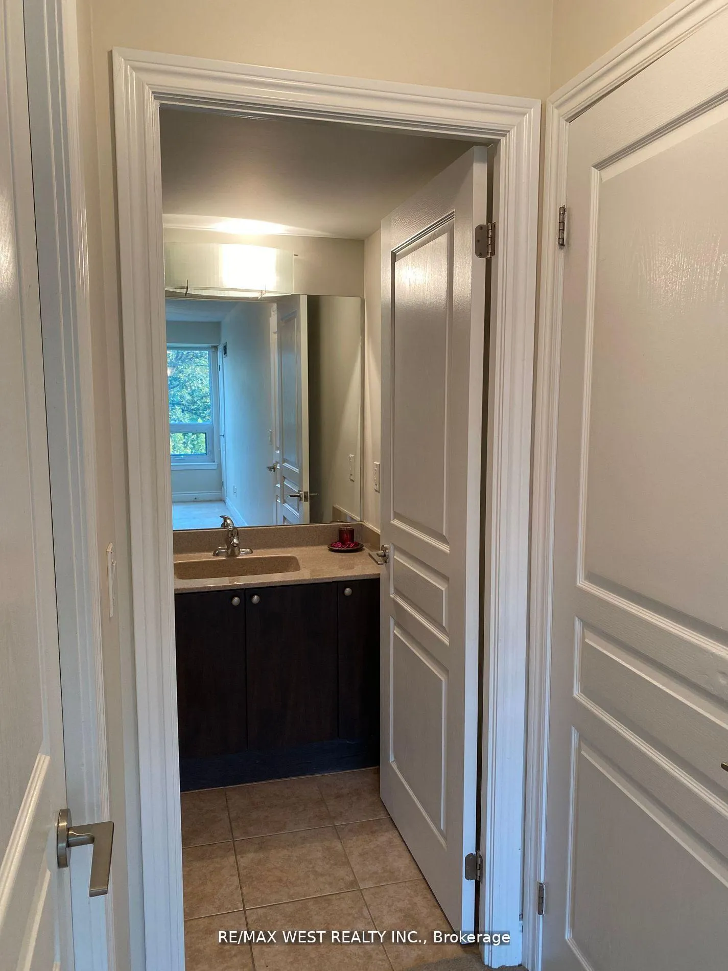 Photo 7 of Unit 408, 7 North Park Road, Vaughan, Beverley Glen — HOMEH