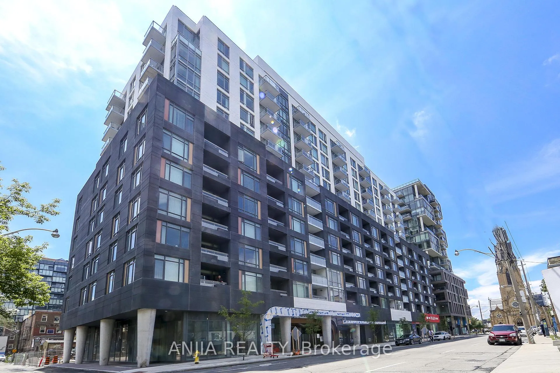Front of Unit PH11, 525 Adelaide Street W