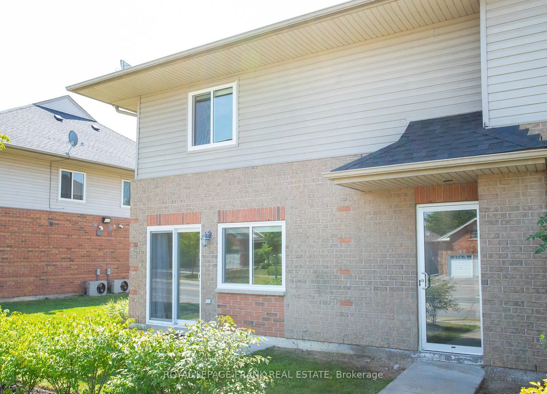 Photo 3 of Unit 9, 1 Testa Road, Uxbridge — HOMEH