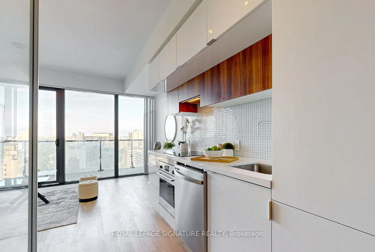 Photo 5 of Unit 1307, 185 Roehampton Avenue, Toronto, Mount Pleasant West — HOMEH