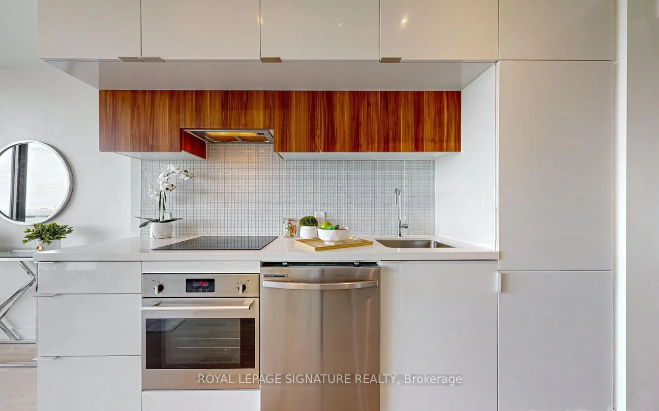 Photo 6 of Unit 1307, 185 Roehampton Avenue, Toronto, Mount Pleasant West — HOMEH