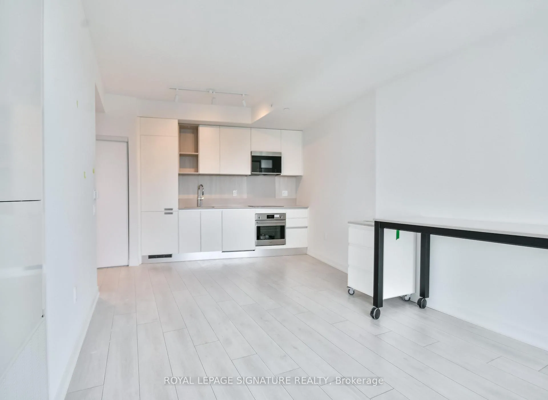 Photo 5 of Unit 2406, 39 Mary Street, Barrie, City Centre — HOMEH