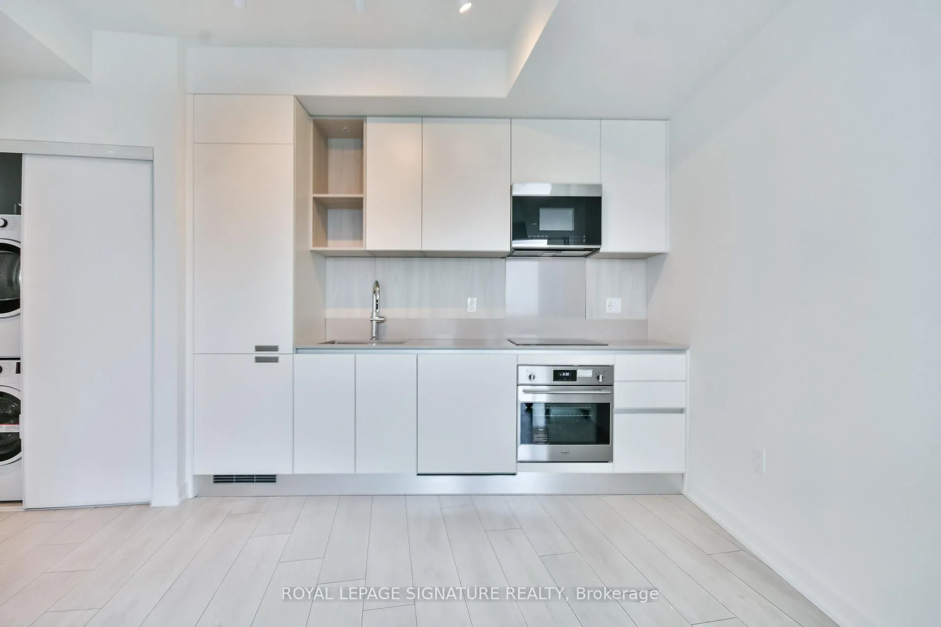 Photo 12 of Unit 2406, 39 Mary Street, Barrie, City Centre — HOMEH
