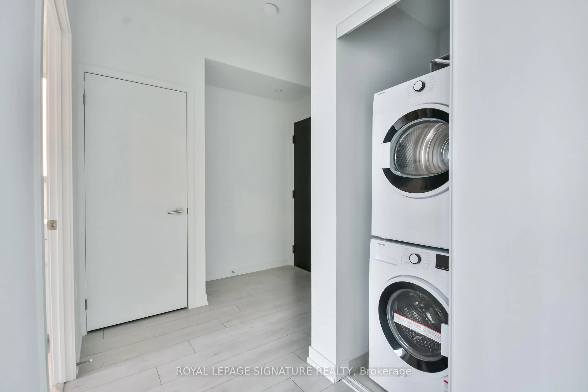 Photo 14 of Unit 2406, 39 Mary Street, Barrie, City Centre — HOMEH