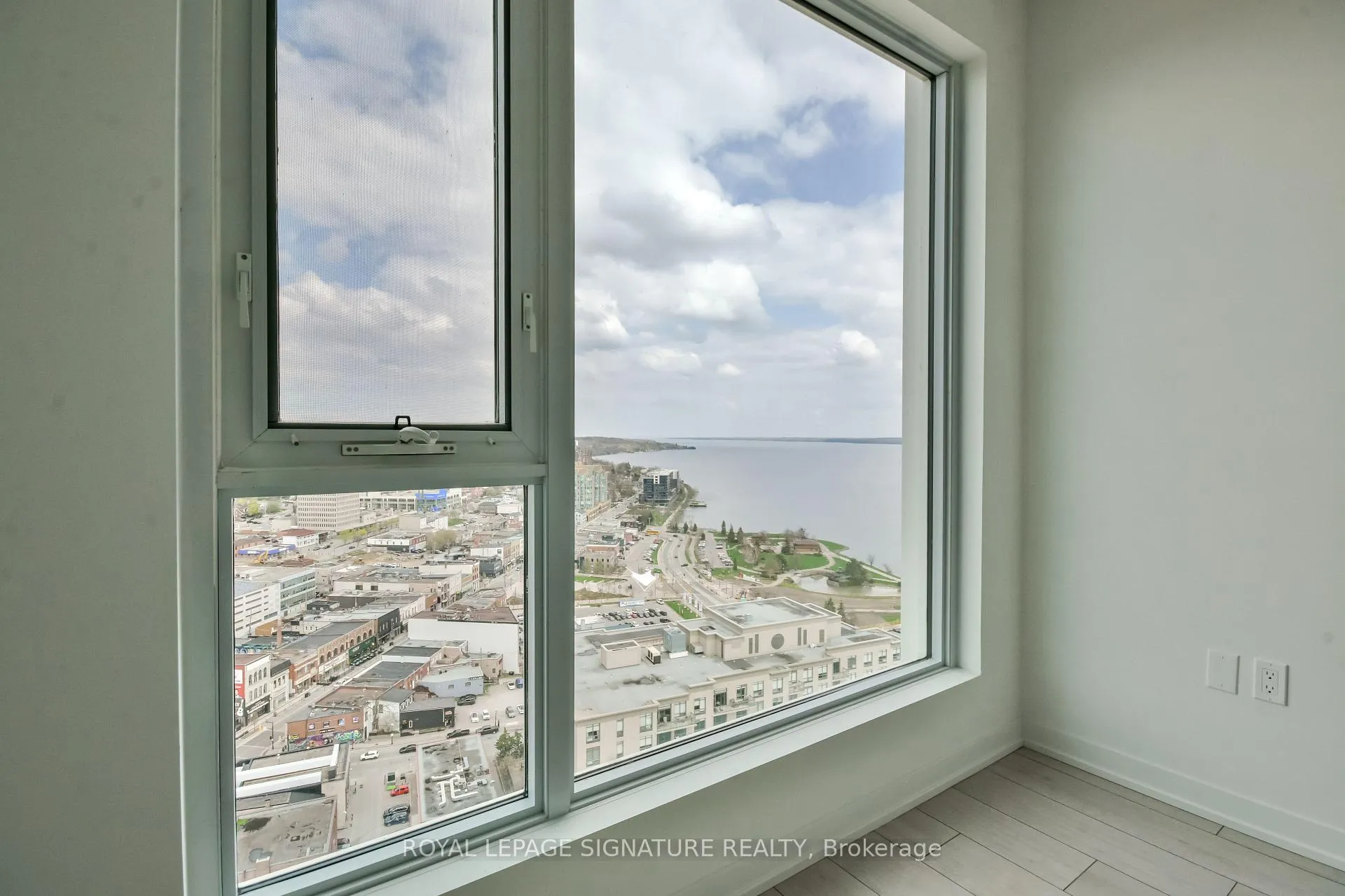 Photo 15 of Unit 2406, 39 Mary Street, Barrie, City Centre — HOMEH