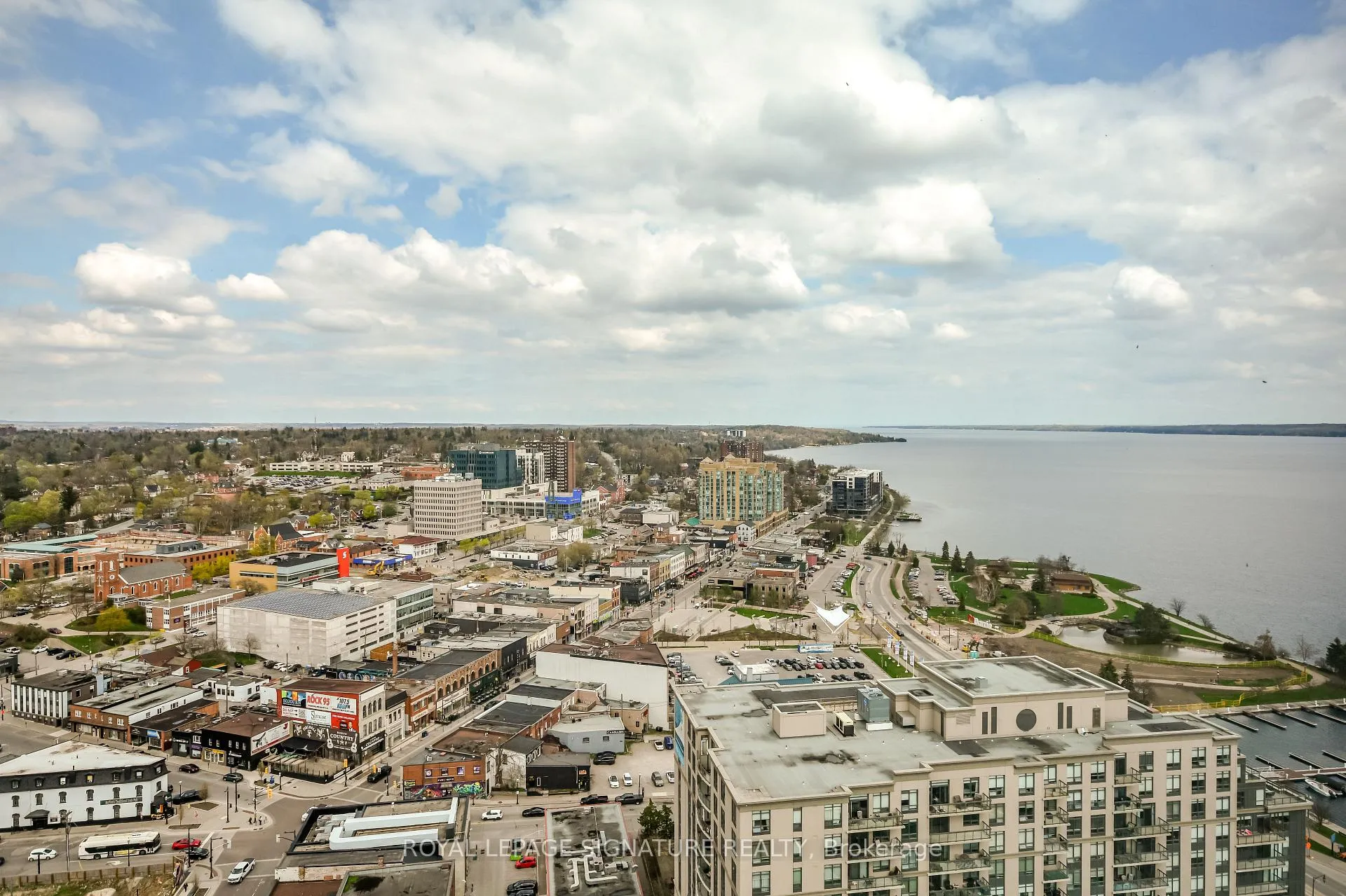 Photo 17 of Unit 2406, 39 Mary Street, Barrie, City Centre — HOMEH