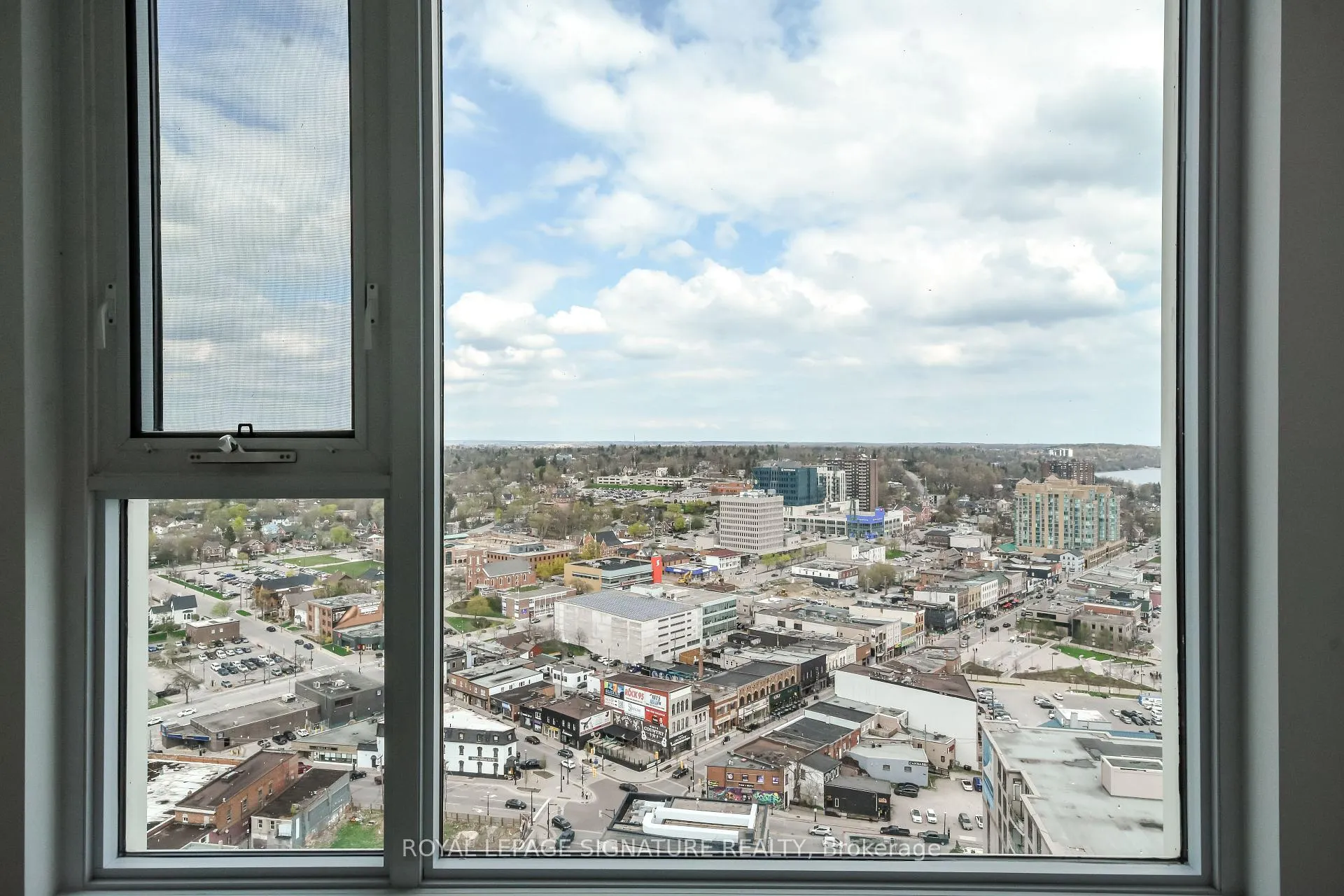Photo 18 of Unit 2406, 39 Mary Street, Barrie, City Centre — HOMEH