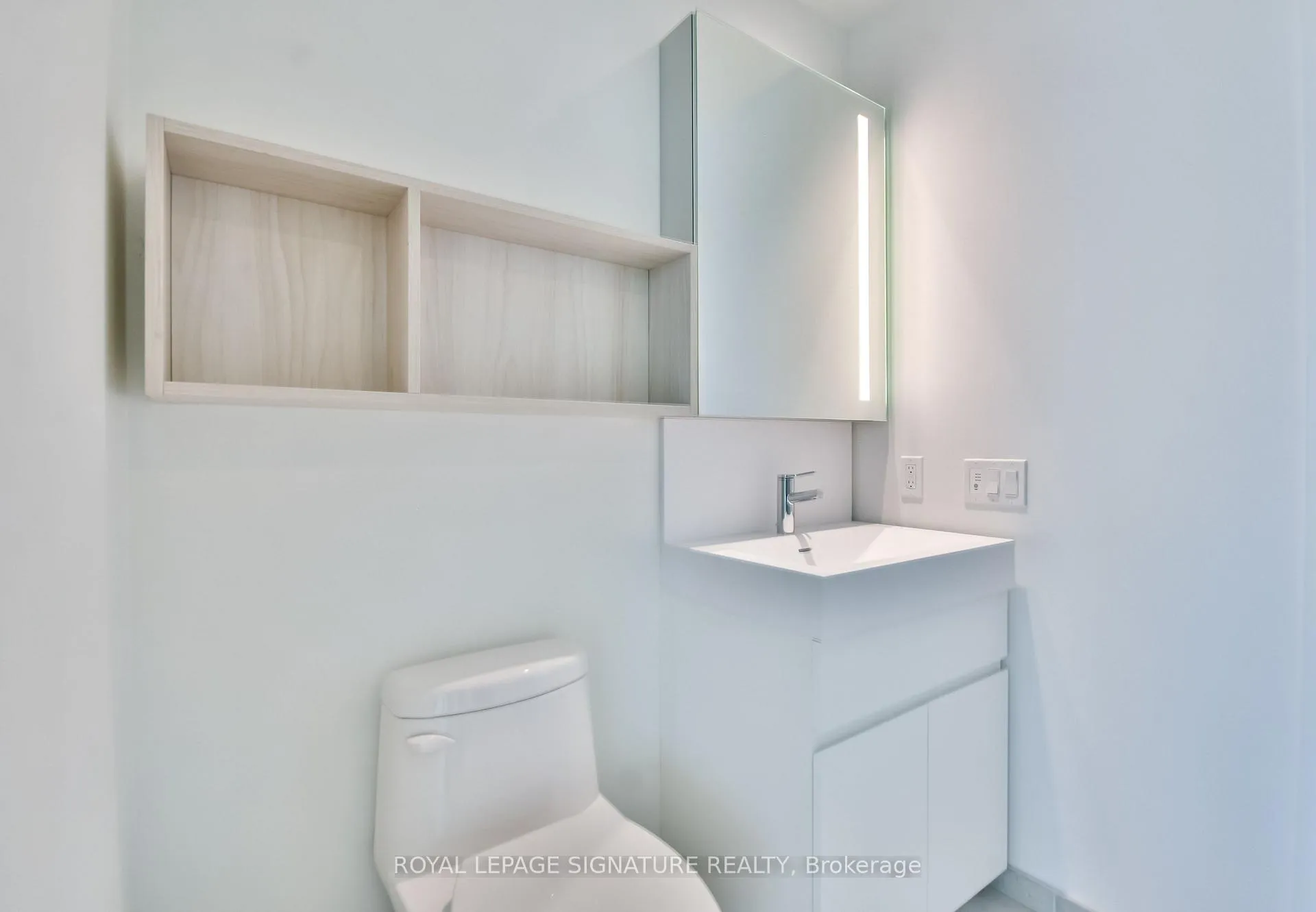 Photo 21 of Unit 2406, 39 Mary Street, Barrie, City Centre — HOMEH