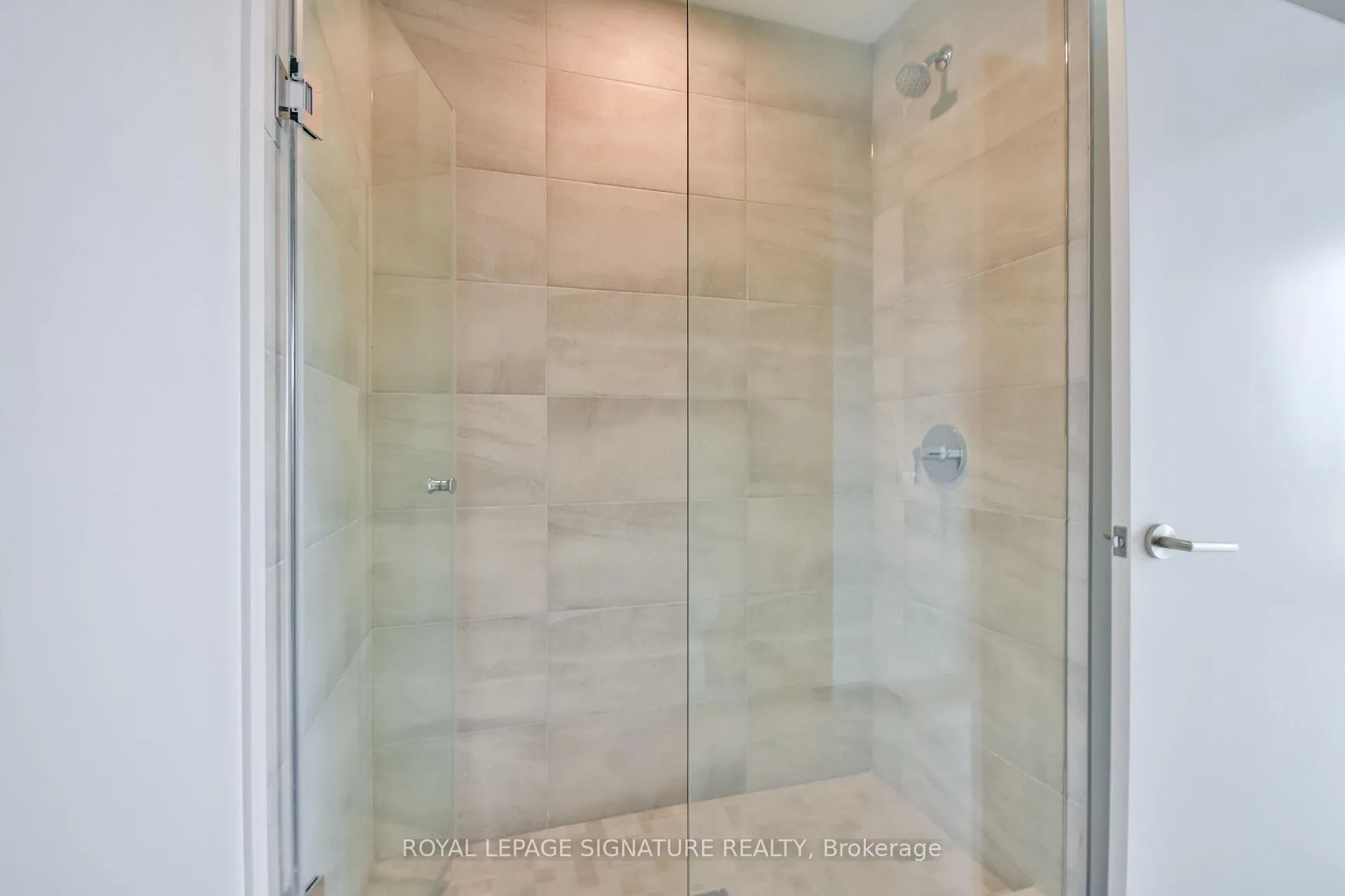 Photo 22 of Unit 2406, 39 Mary Street, Barrie, City Centre — HOMEH