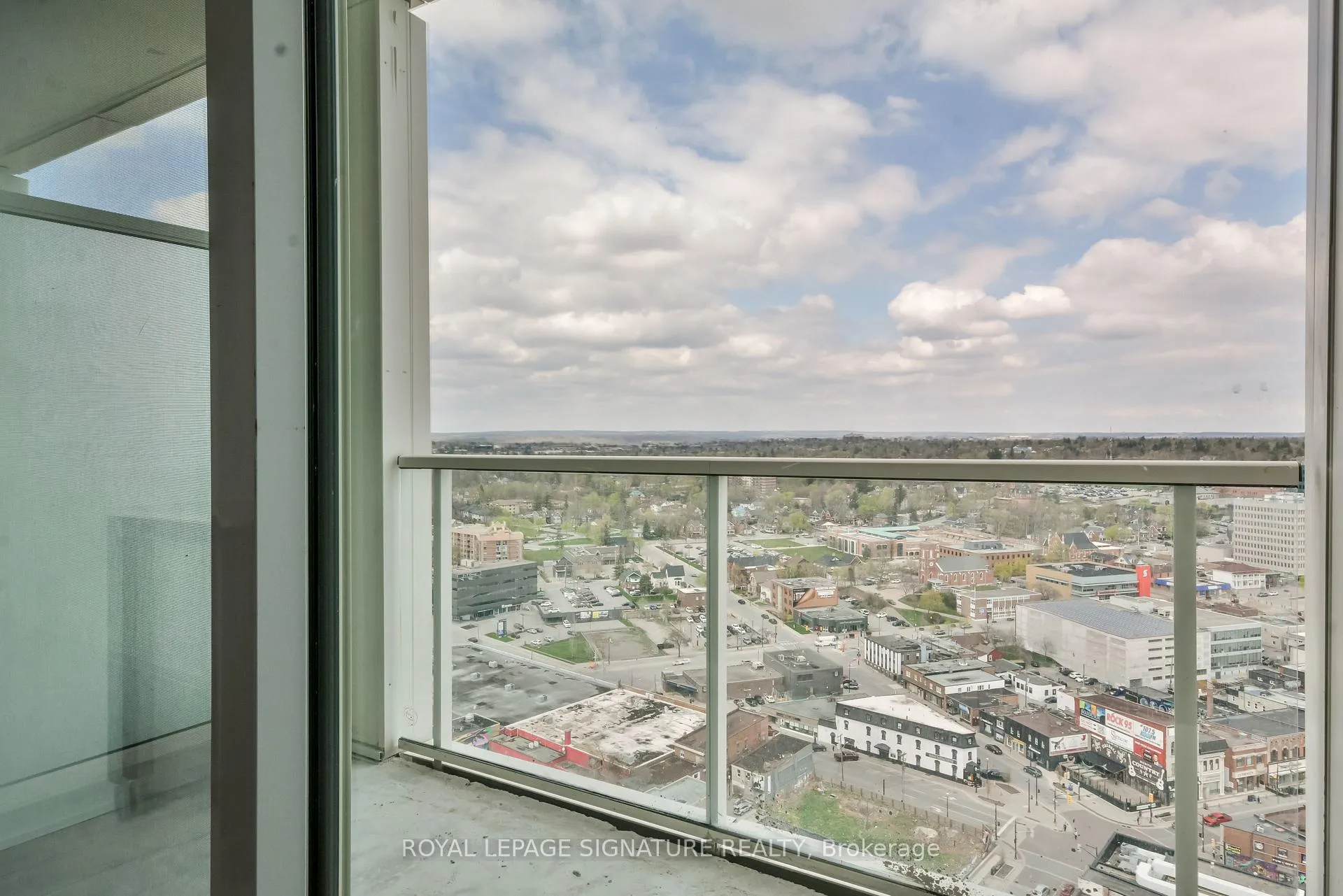 Photo 23 of Unit 2406, 39 Mary Street, Barrie, City Centre — HOMEH