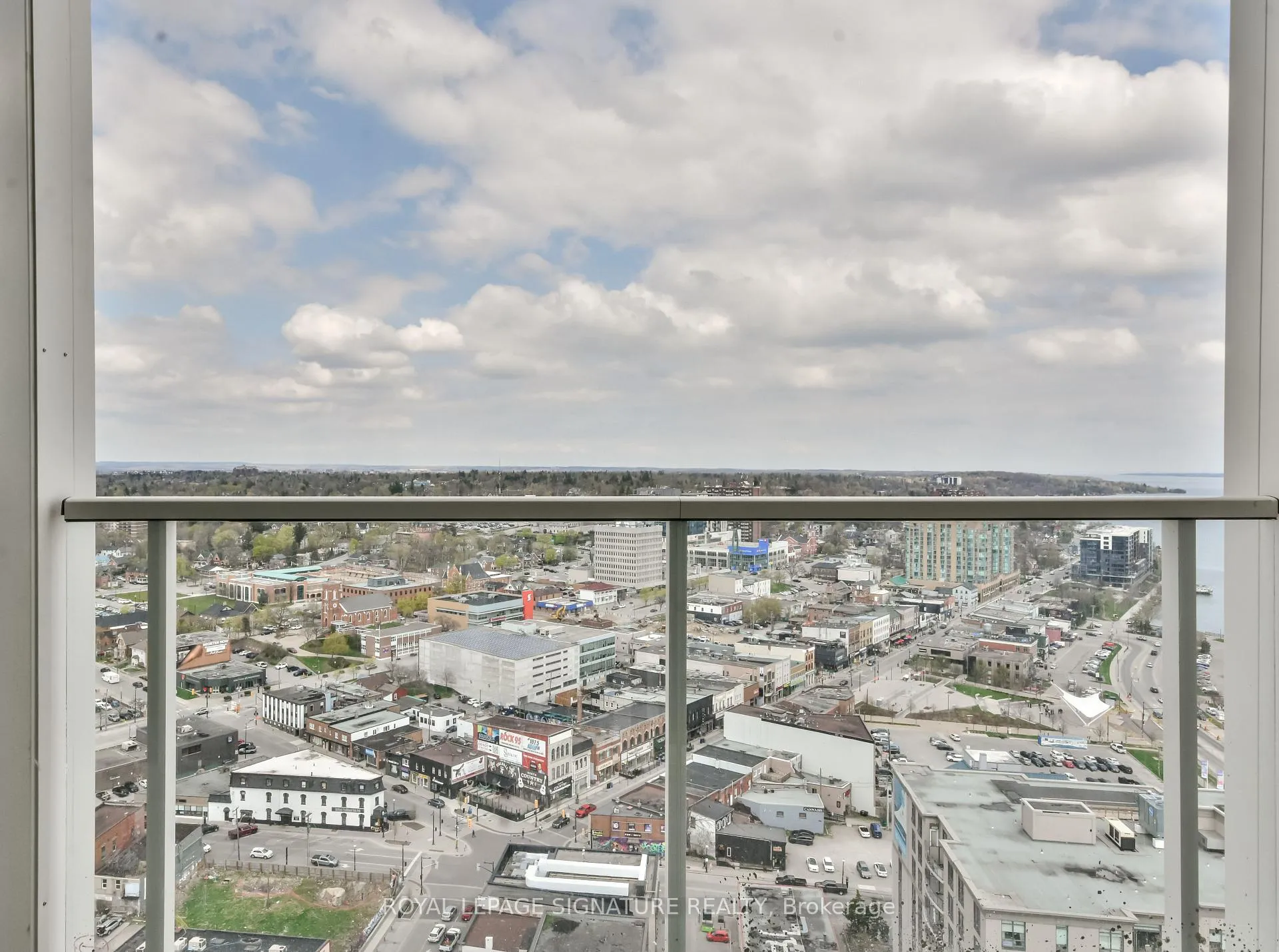 Photo 24 of Unit 2406, 39 Mary Street, Barrie, City Centre — HOMEH