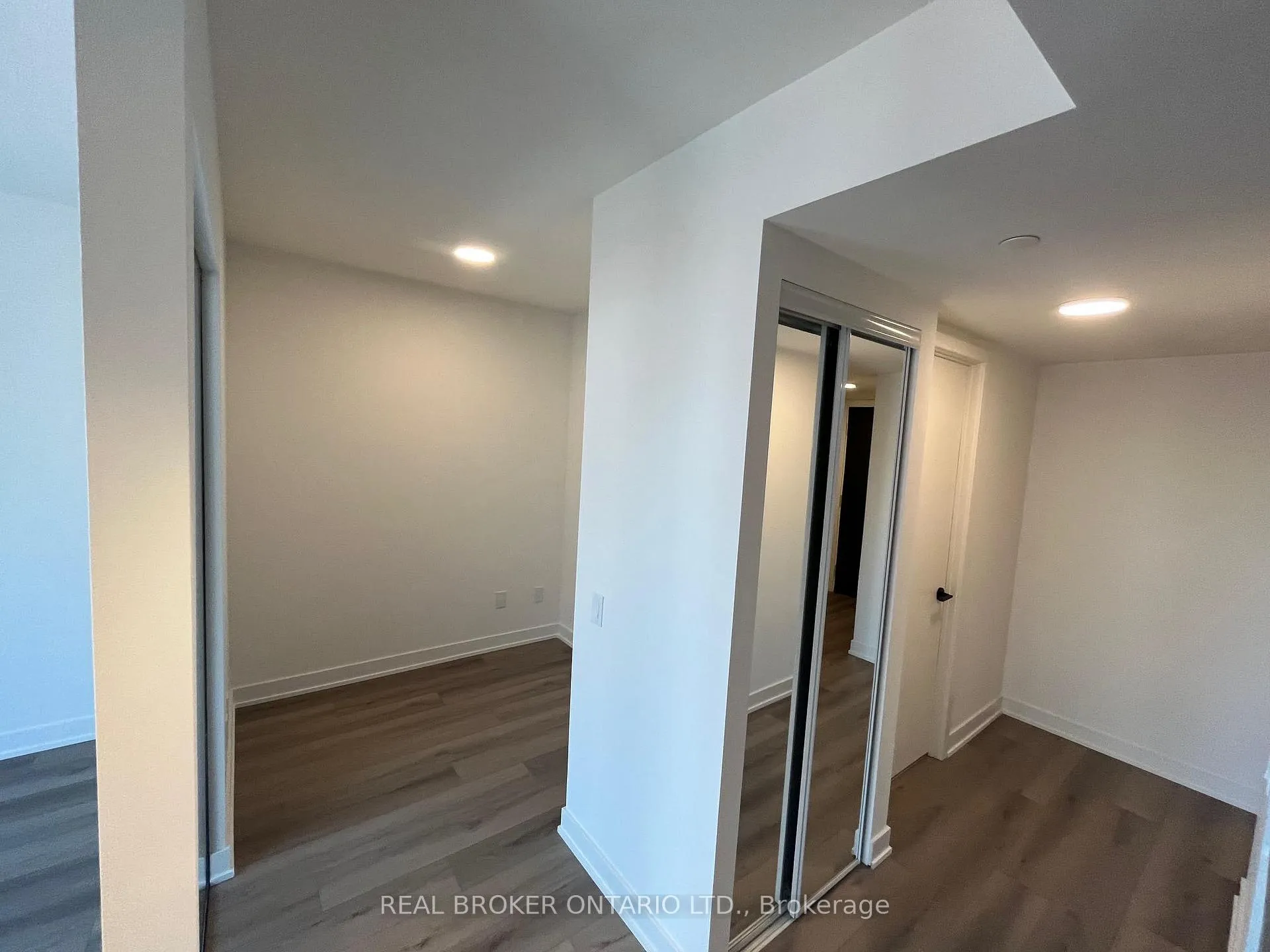 Photo 4 of Unit 218, 5 Lakeview Avenue, Toronto, Trinity-Bellwoods — HOMEH