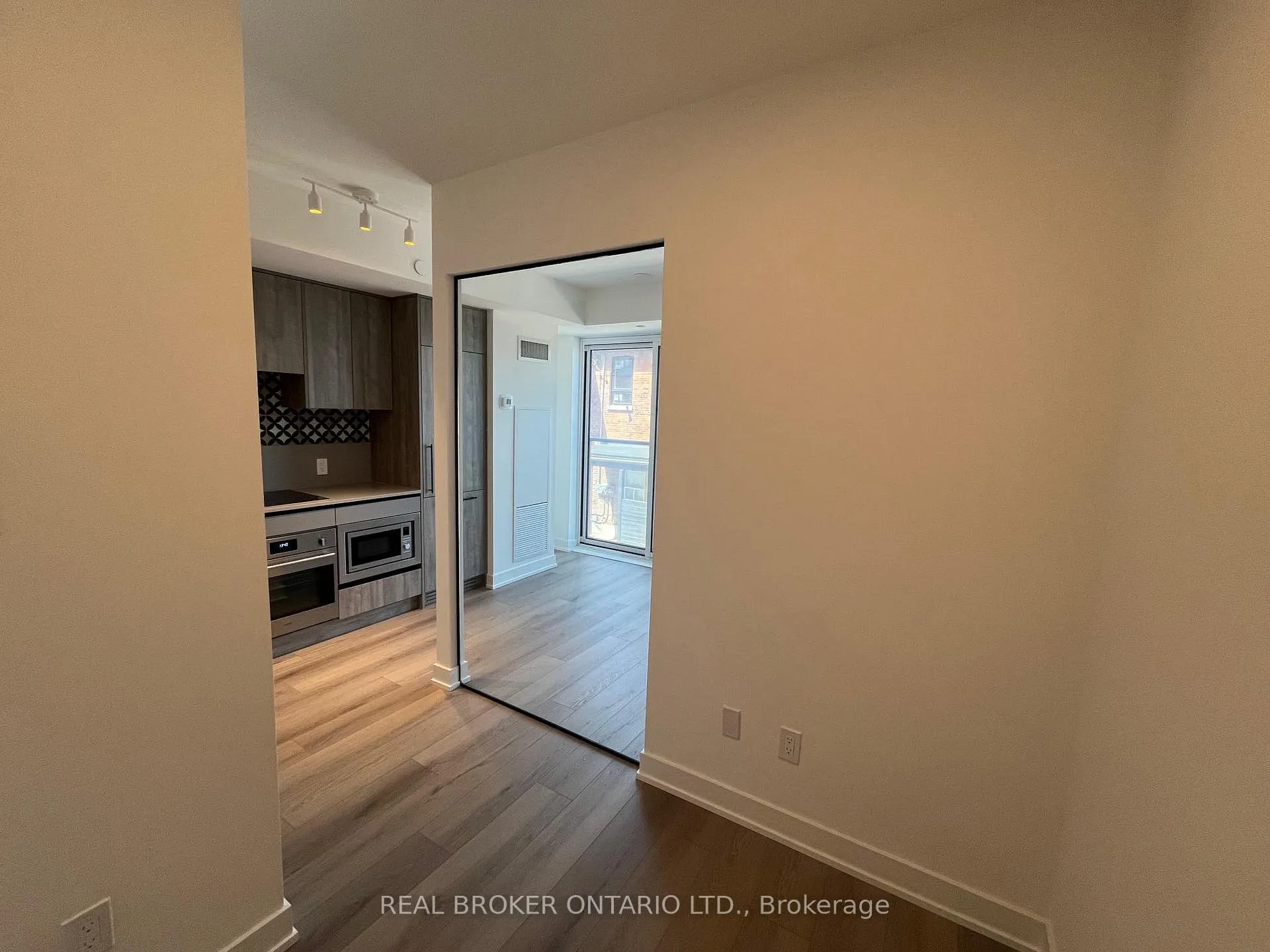 Photo 5 of Unit 218, 5 Lakeview Avenue, Toronto, Trinity-Bellwoods — HOMEH