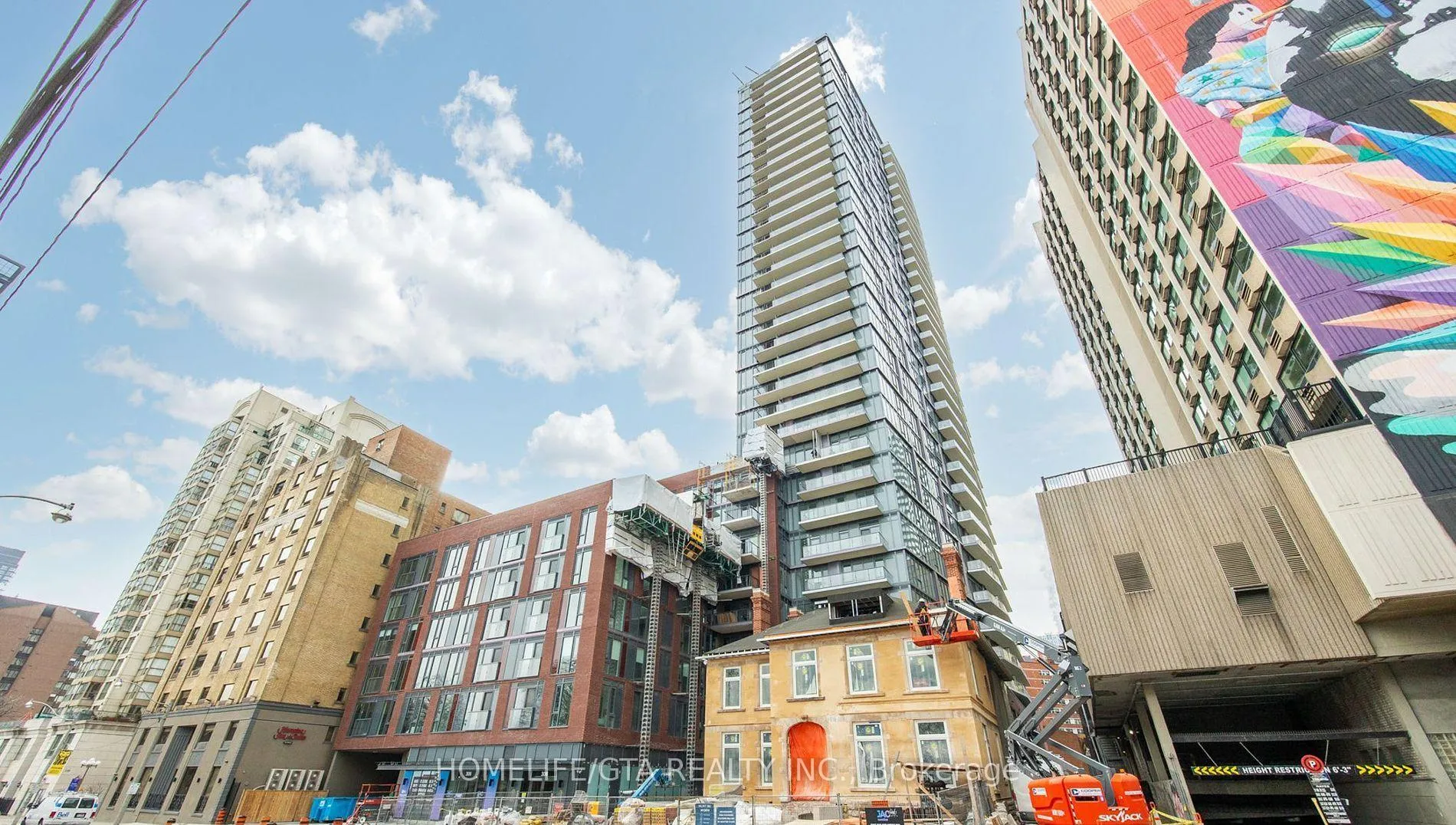 Front of Unit 919, 308 Jarvis Street