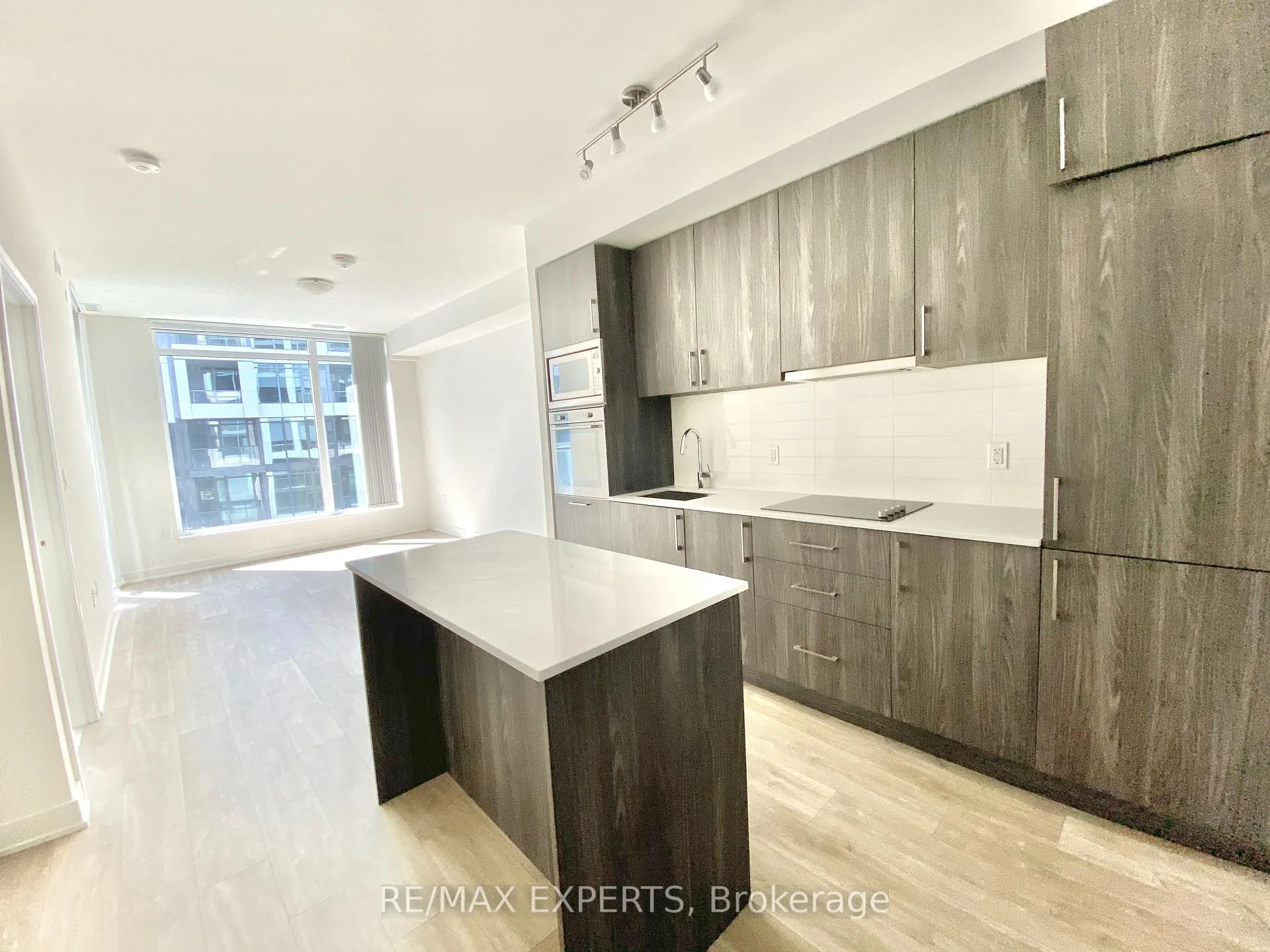 Photo 3 of Unit 914, 576 Front Street W, Toronto, Waterfront Communities — HOMEH