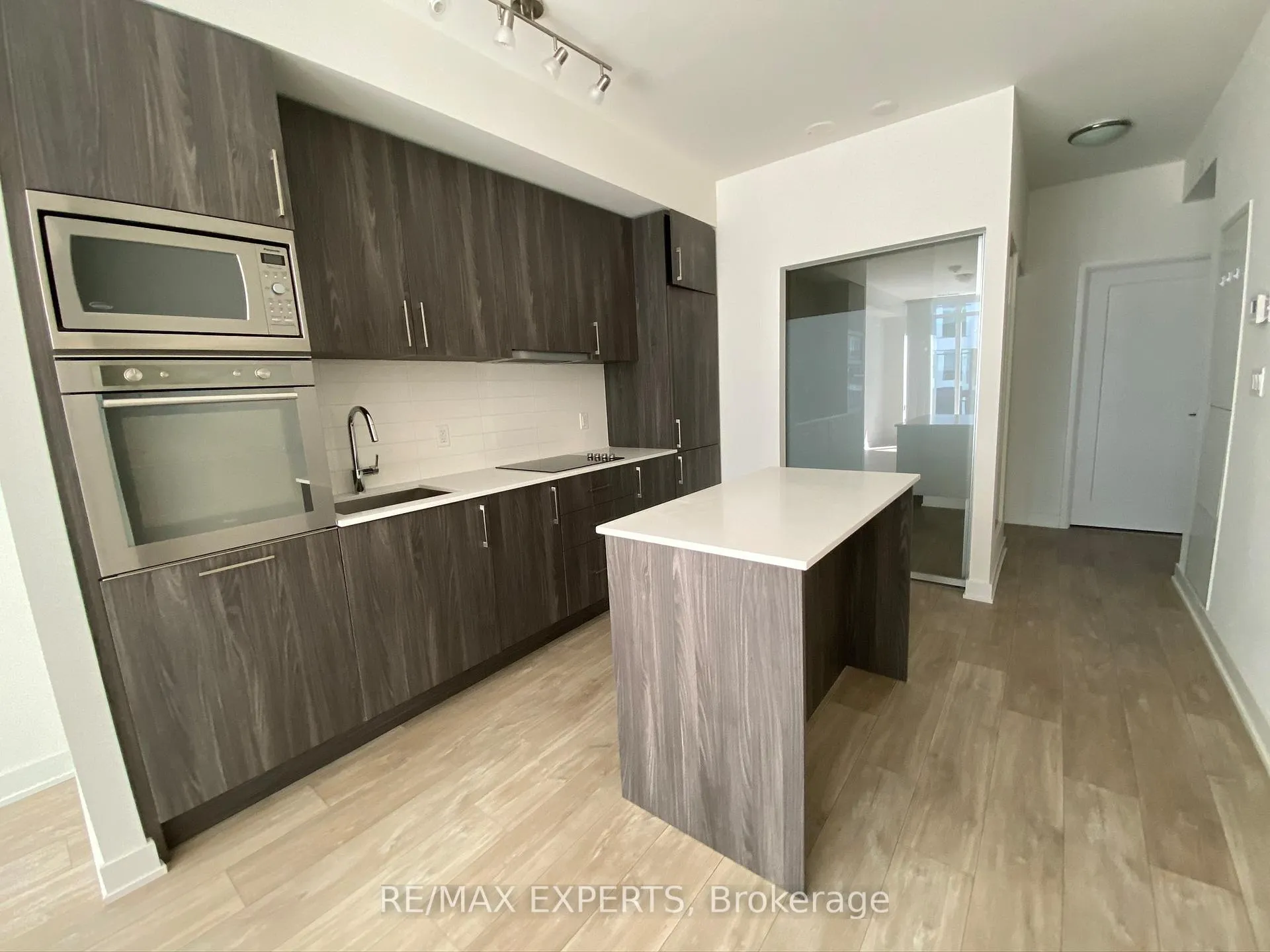 Photo 5 of Unit 914, 576 Front Street W, Toronto, Waterfront Communities — HOMEH