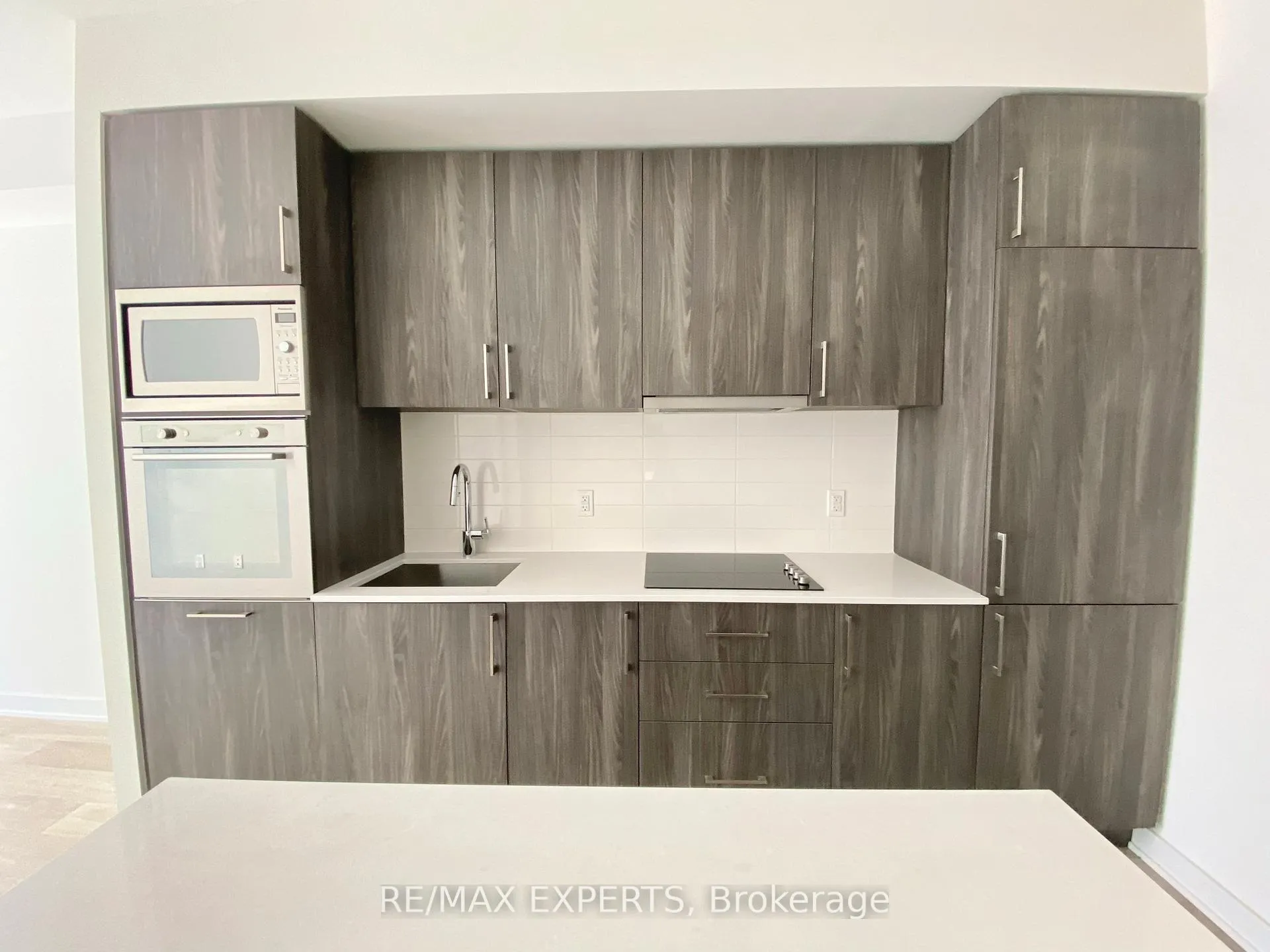 Photo 6 of Unit 914, 576 Front Street W, Toronto, Waterfront Communities — HOMEH