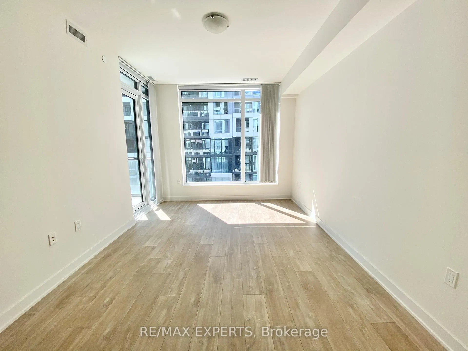 Photo 8 of Unit 914, 576 Front Street W, Toronto, Waterfront Communities — HOMEH