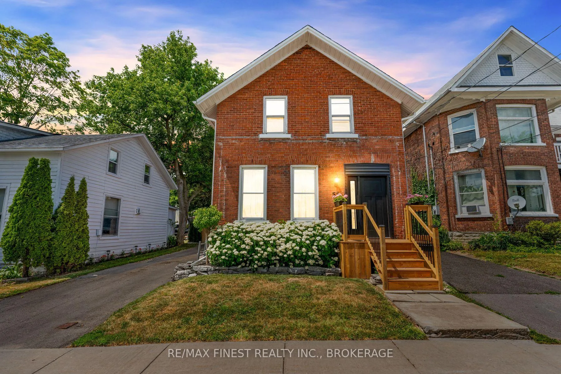 Front of 55 Bridge Street W