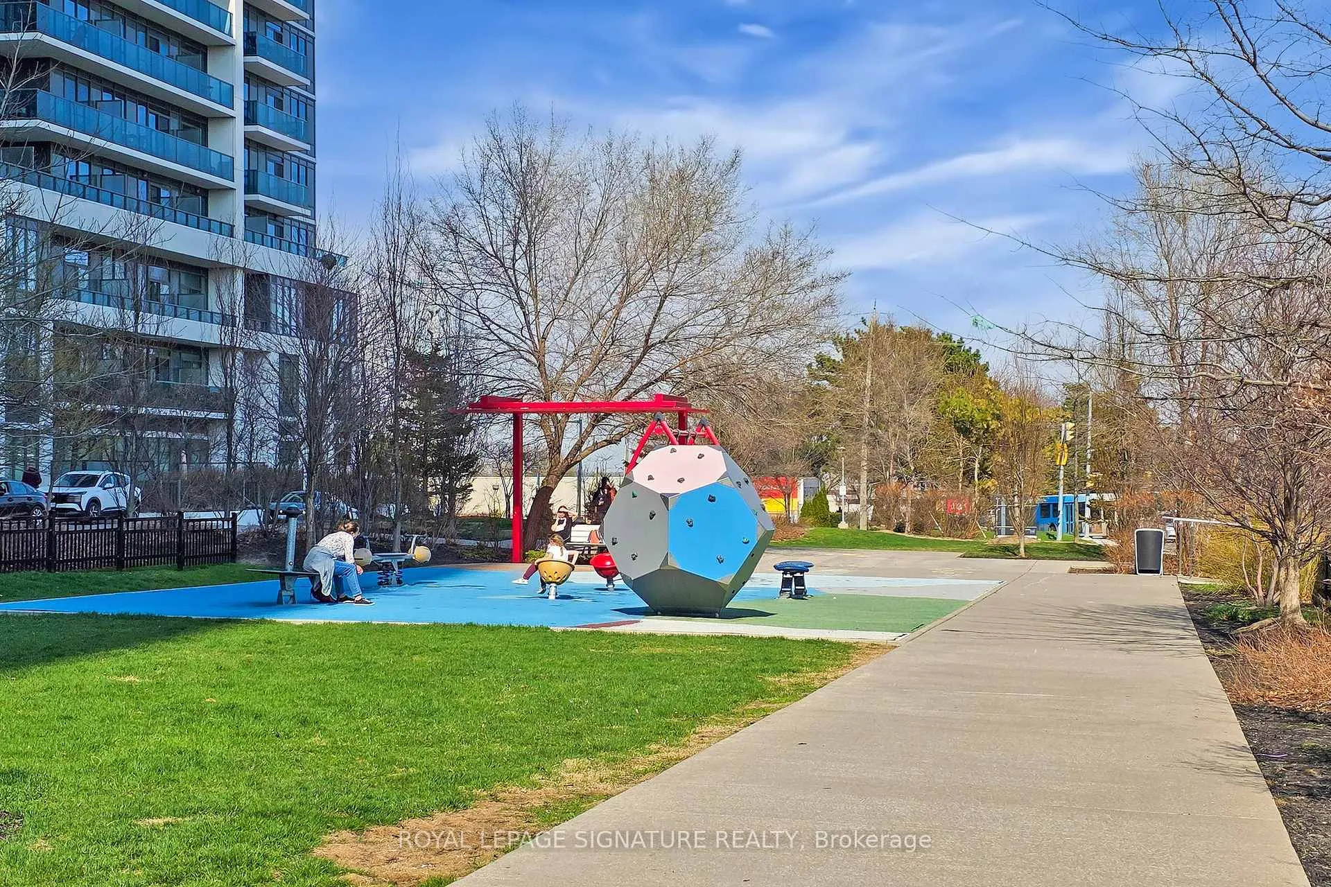 Photo 2 of Unit 2115, 7165 Yonge Street, Markham, Grandview — HOMEH