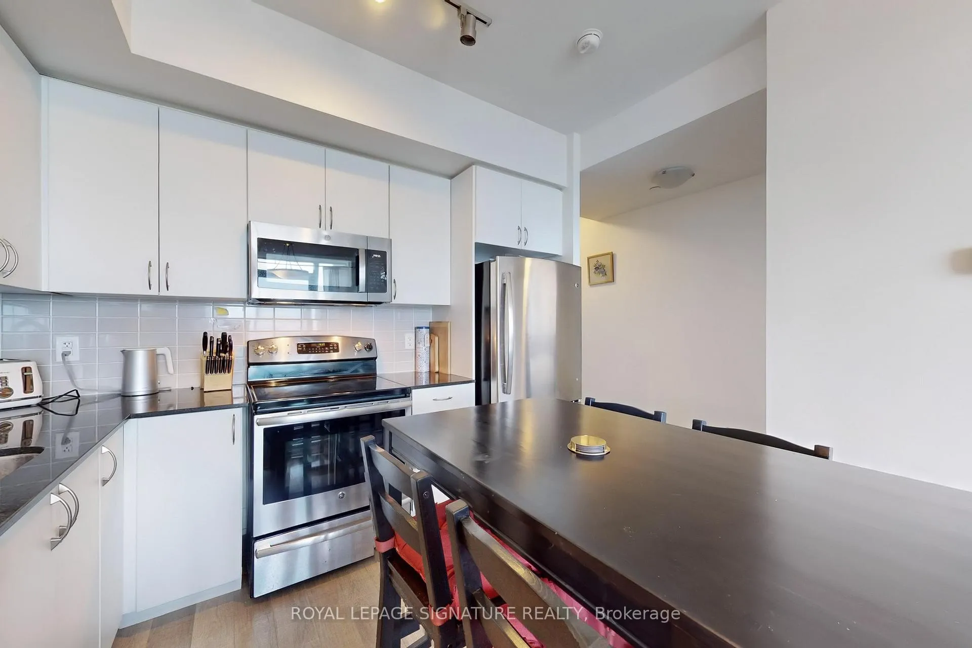 Photo 16 of Unit 2115, 7165 Yonge Street, Markham, Grandview — HOMEH