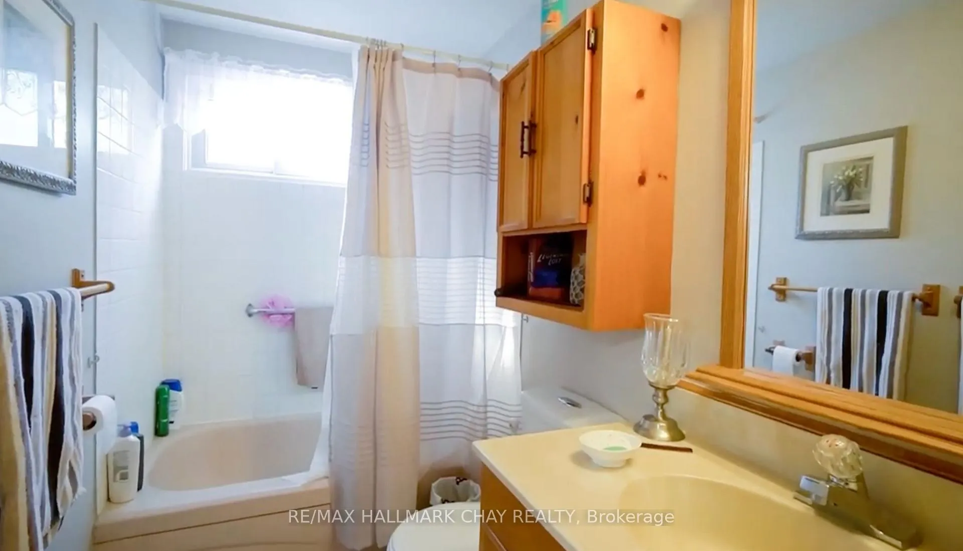 Photo 6 of Unit A, 11A Park Crescent, New Tecumseth, Tottenham — HOMEH